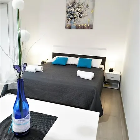 Seaeye Apartman *